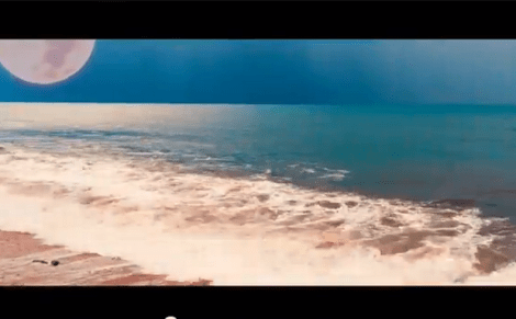 Screenshot aus dem Musikvideo "Heavy Seas Of Love"