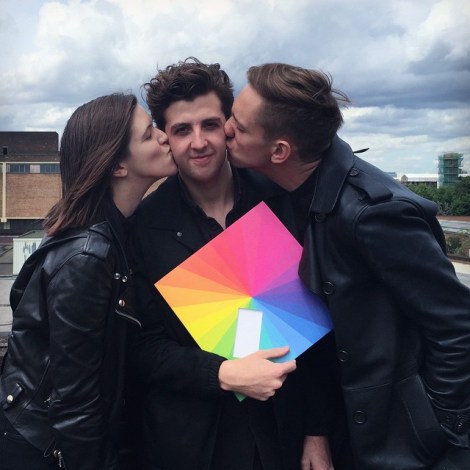 Jamie xx mit Romy und Oliver Sim am Tag der Veröffentlichung von 