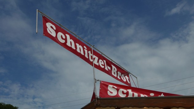 Reichlich Verpflegung gab es auch dieses Jahr. Der Klassiker wie eh und je? Das Schnitzelbrot. Mit Haussauce natürlich!